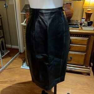 Black leather fitted skirt by Marc